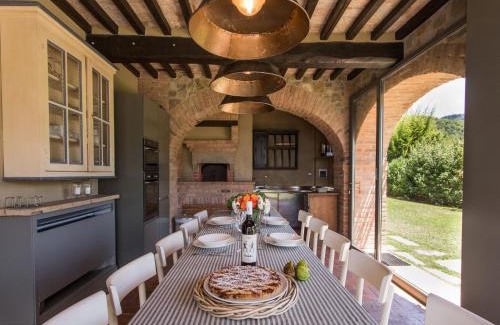 Arezzo Villa | Ritzy Villa on a Wine Estate in Arezzo with Pool