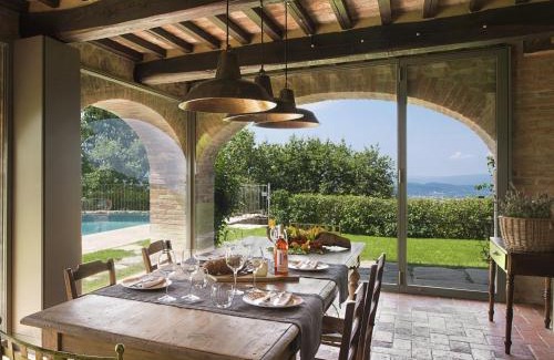 Arezzo Villa | Ritzy Villa on a Wine Estate in Arezzo with Pool