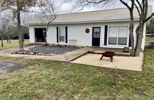 Kyle House | River Access | Pet Friendly | Fishing | Sleeps 4