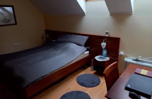 Jaszbereny Apartment | River Apartmanház