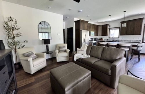 Harpers Ferry House | River Bluff Getaway- Entire Home/4BR, 3BA/Bluff Views, 2 Kitchens, 2 Laundry