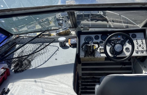 East Cowes Boat Rental | River Boat on the Isle of Wight set in a Beautiful Location