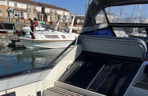 East Cowes Boat Rental | River Boat on the Isle of Wight set in a Beautiful Location