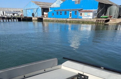East Cowes Boat Rental | River Boat on the Isle of Wight set in a Beautiful Location
