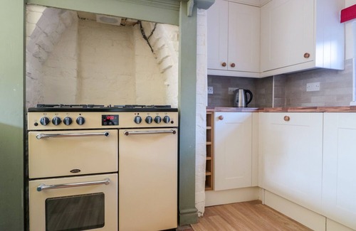 Tewkesbury Cottage | RIVER COTTAGE, pet friendly, character holiday cottage in Tewkesbury