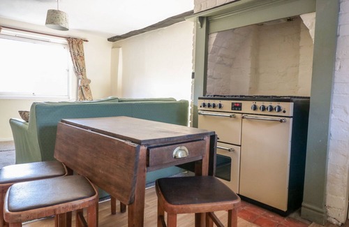 Tewkesbury Cottage | RIVER COTTAGE, pet friendly, character holiday cottage in Tewkesbury