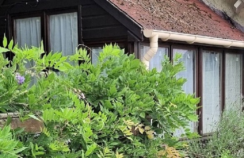 Balledent Cottage | River Cottage: Private Lakeside Gite In Idyllic Location. A Great Place To Relax