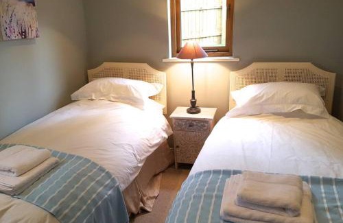 Woodbridge House | River Cottage - Stunning estuary views