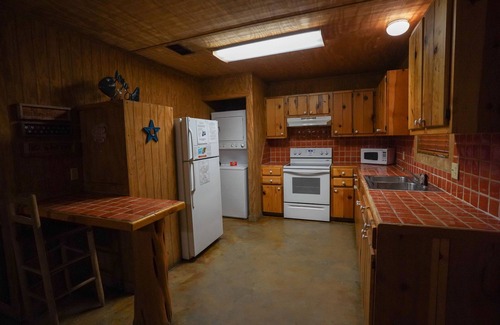 Sabinal Cabin | River Front cabin with access to shared pool!