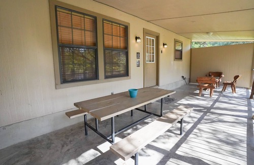Sabinal Cabin | River Front cabin with access to shared pool!