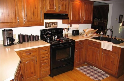 Hailesboro Cabin | River Front Log Cabin Near 1000 Islands, Adirondacks, Canada