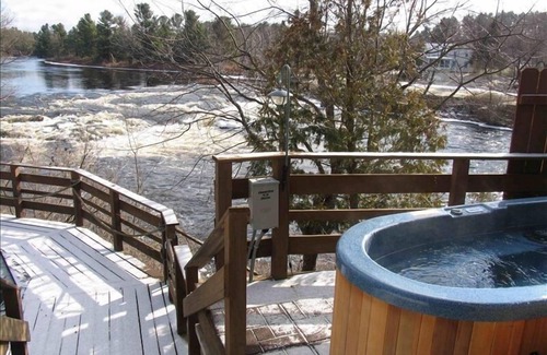 Hailesboro Cabin | River Front Log Cabin Near 1000 Islands, Adirondacks, Canada