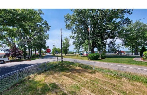 Colonial Beach House | River Getaway <1 block to beach