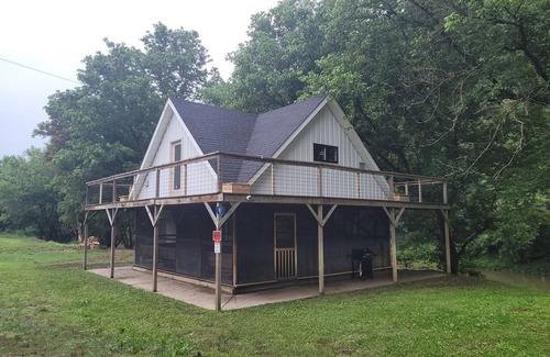 Booneville Cabin | River House within 30 minutes of Red River Gorge and Natural Bridge State Park.n