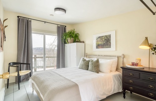 Catskill Villa | River Lodge by AvantStay | 11 BR Historic Estate w/ Pool & Views of Hudson!