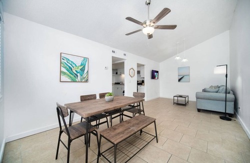 Southpoint House | River Manor - 2bed/1 bath