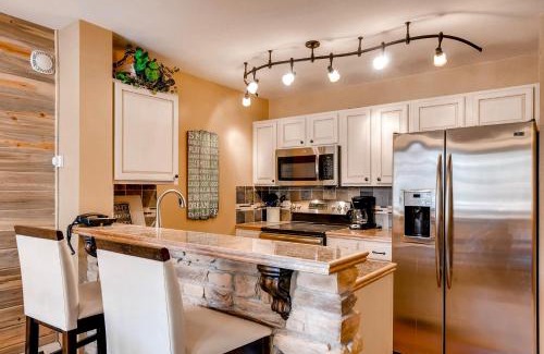 Historic District Hotel | River Mountain Lodge #W101