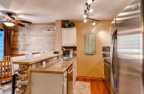 Historic District Hotel | River Mountain Lodge #W101