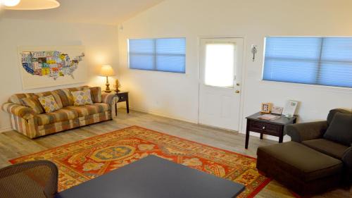 Kingsland House | River Oaks R&R