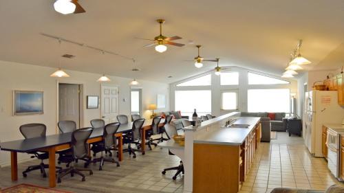 Kingsland House | River Oaks R&R