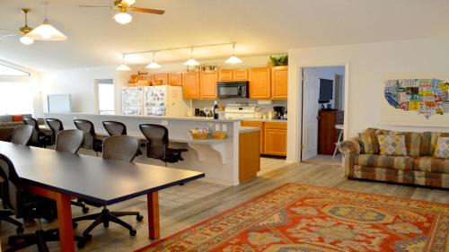 Kingsland House | River Oaks R&R
