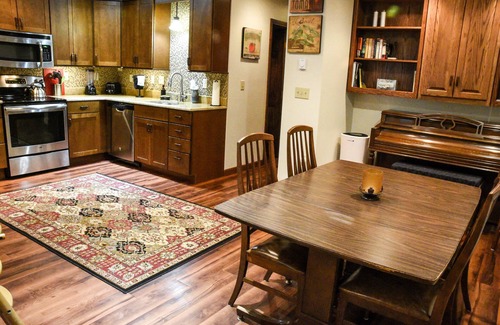 Jay House | River Rock Chalet, in-law suite with private entrance, 2 bedrooms and 2 baths.