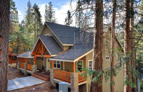 Yosemite West House | River Rock Retreat