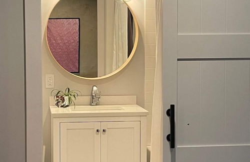 Clearwater House | River's Edge Gabbro Suite