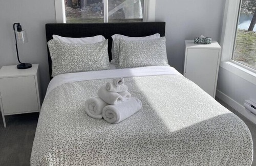 Clearwater House | River's Edge Scoria Suite