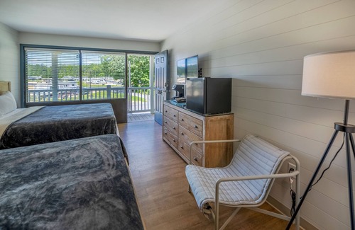Stonehouse Hotel | River's Rest Marina & Resort