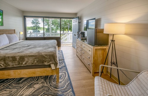 Stonehouse Hotel | River's Rest Marina & Resort