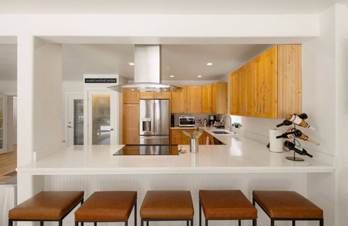 Leaburg House | River's Rest: Waterfront, Hot Tub, Pool table