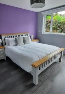 Dingle Apartment | River side