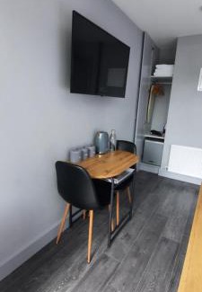 Dingle Apartment | River side