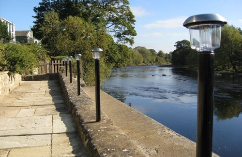 Darlington House | River Side Open Plan 15-22 July special offer Mobility Dog Friendly spa bath sun