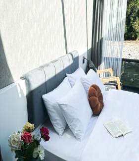 Ardesen Hotel | River Side TinyHouse