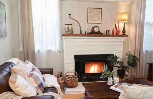 Warburton House | River Song – A Sanctuary by the Yarra River