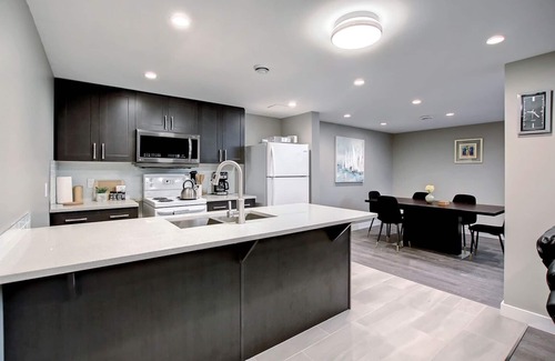 Northeast Edmonton House | River Valley Modern High End Suite