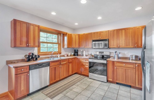 Rumford Center House | River Valley Sunset Home – Cozy & Calm, 20 Min to Sunday River, Bethel & Newry