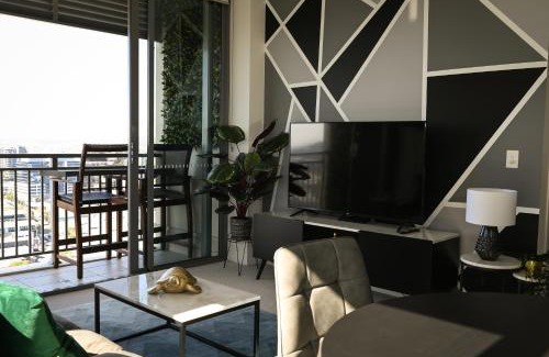 Bowen Hills Apartment | River view apartment in Brisbane with parking