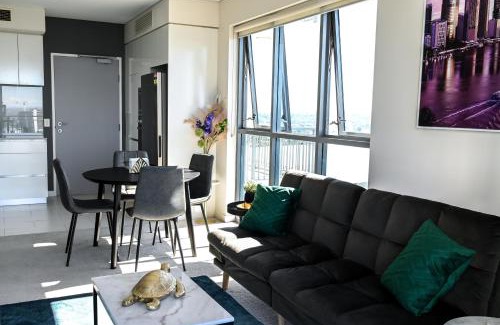 Bowen Hills Apartment | River view apartment in Brisbane with parking