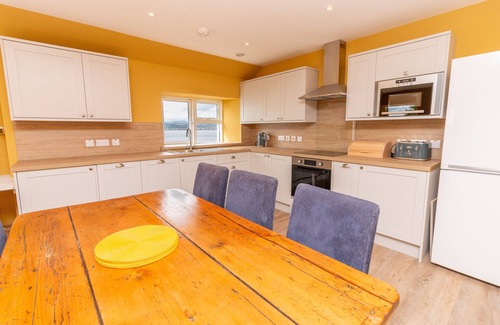 Newport-On-Tay Cottage | River View Cottage with Hot Tub, nr St Andrews