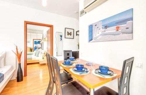 Vizafogo Apartment | River View - Sunny - Comfy