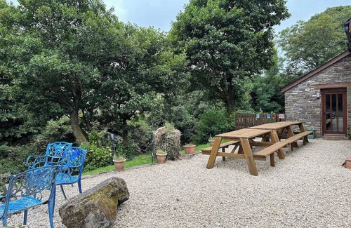 Brecon House | Riverbank Barn Conversion (dated 1770) Offers Luxury Accommodation 15 People