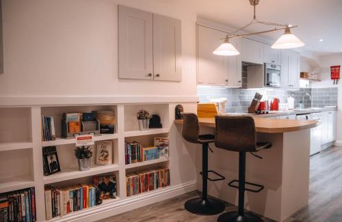 Ironbridge House | Riverbank Cottage
