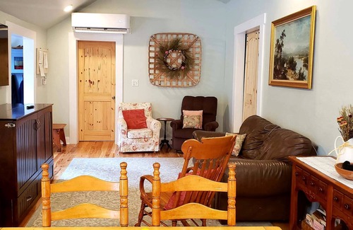 Tannersville House | RiverBerry - Mountain Cottage on Riverfront - Secluded Comfort - Pets Stay Free!