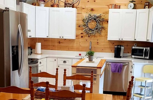 Tannersville House | RiverBerry - Mountain Cottage on Riverfront - Secluded Comfort - Pets Stay Free!