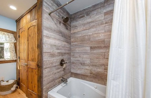Tannersville House | RiverBerry - Mountain Cottage on Riverfront - Secluded Comfort - Pets Stay Free!