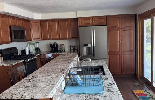 Dixon House | Riverfront 2 bedroom, 2 bathroom house with all the amenities