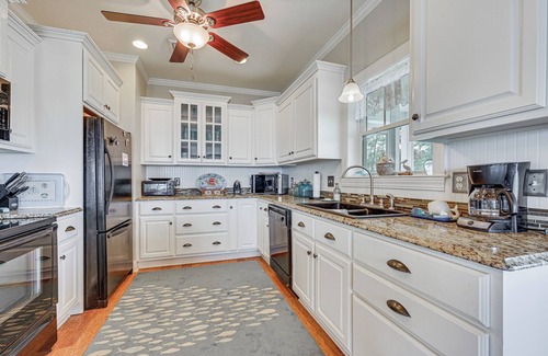 Aurora House | Riverfront Aurora Home w/Deck & Private Pier!